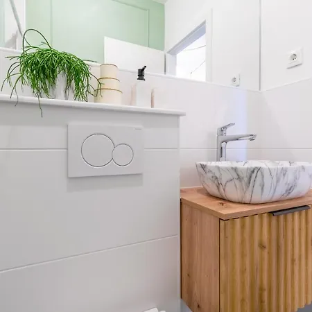 Apartment Smile, Near & Center, Free Parking, Balcony Makarska